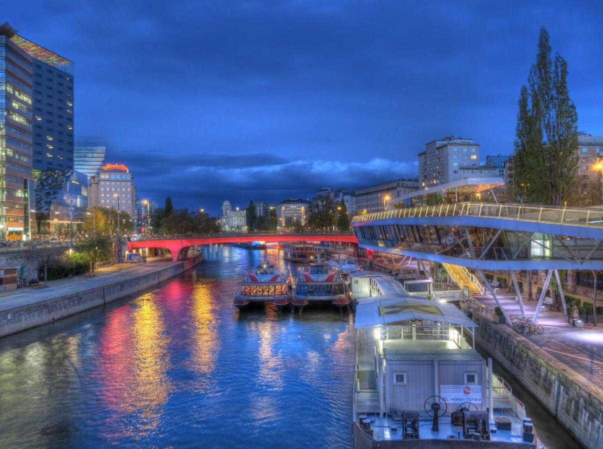 Ruhiges Dachgeschoss Cityapartment Im Zentrum Wiens Dış mekan fotoğraf